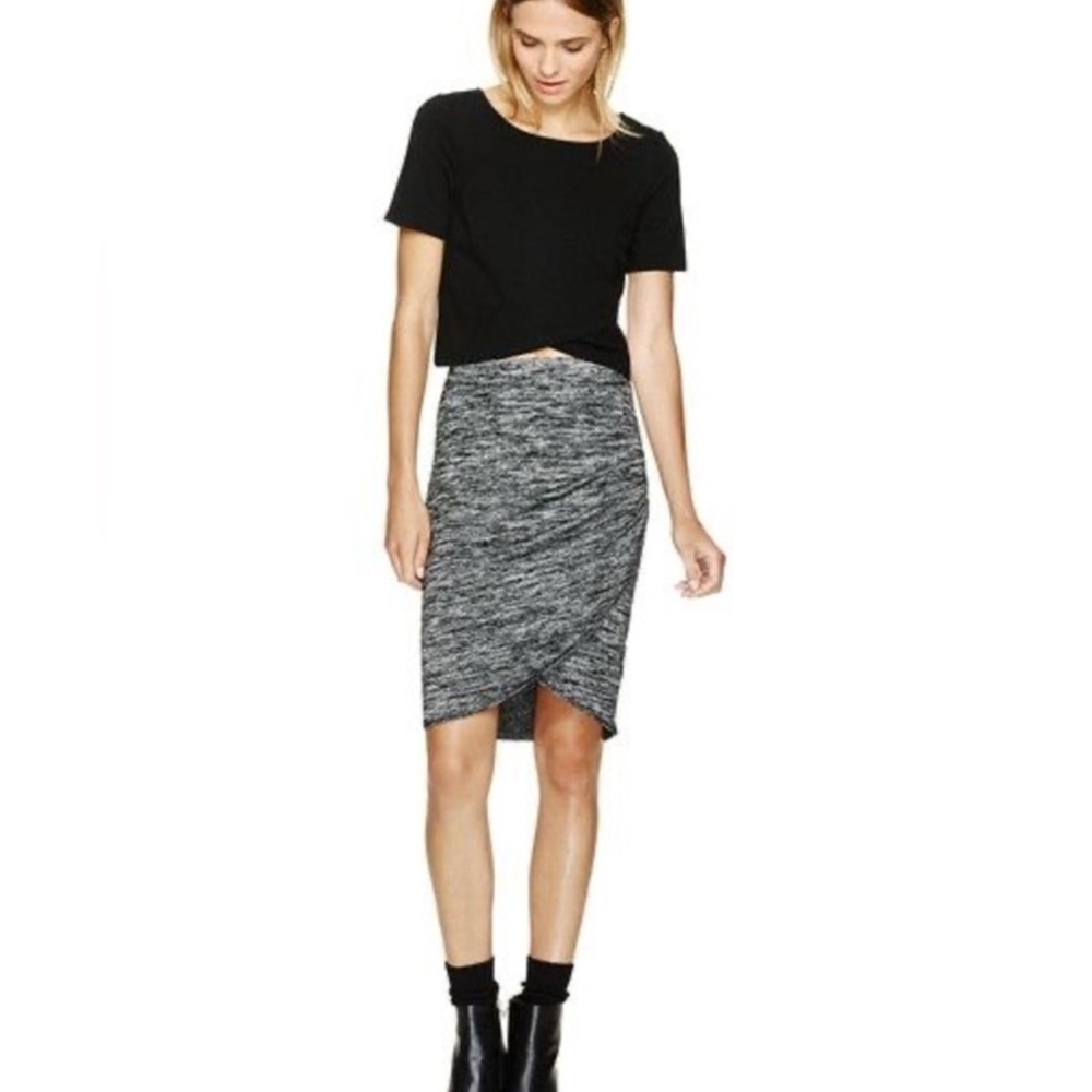Wilfred free by Aritzia, size XXS, Tyra faux ruched wrap body con skirt, stretch